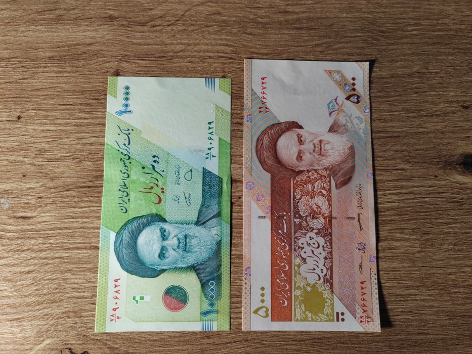 Vând bancnote din Iran