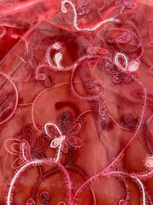 Продам тюль с вышивкой