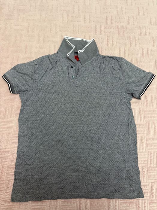 Футболки все 8 шт стоит 1000 тг