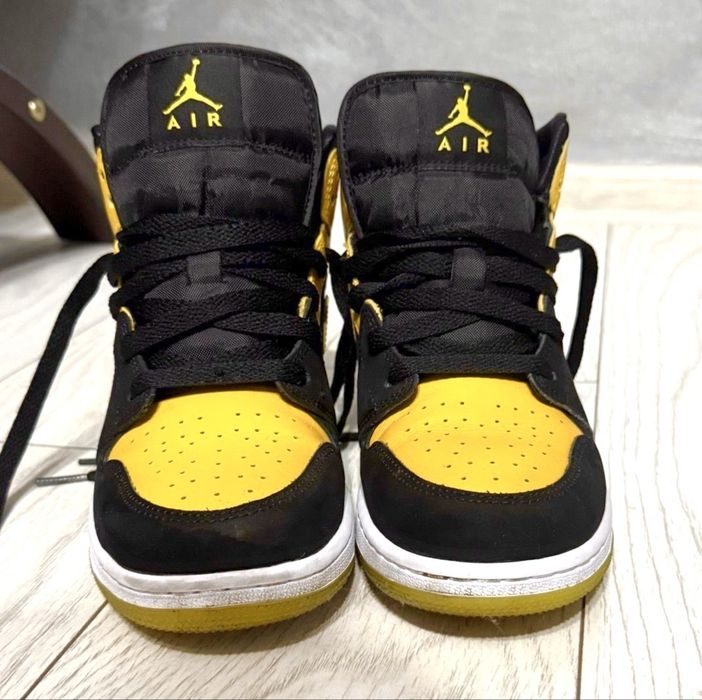 Air Jordan 1 new love galben/negru.marimea 38.5 stare foarte buna