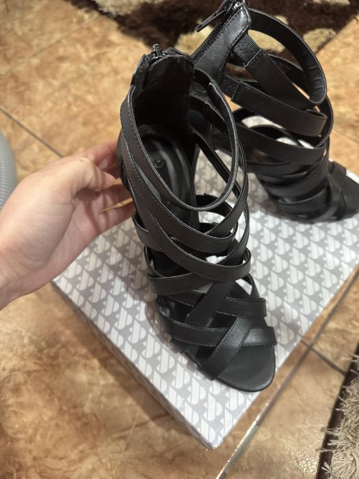 Sandale piele Zara