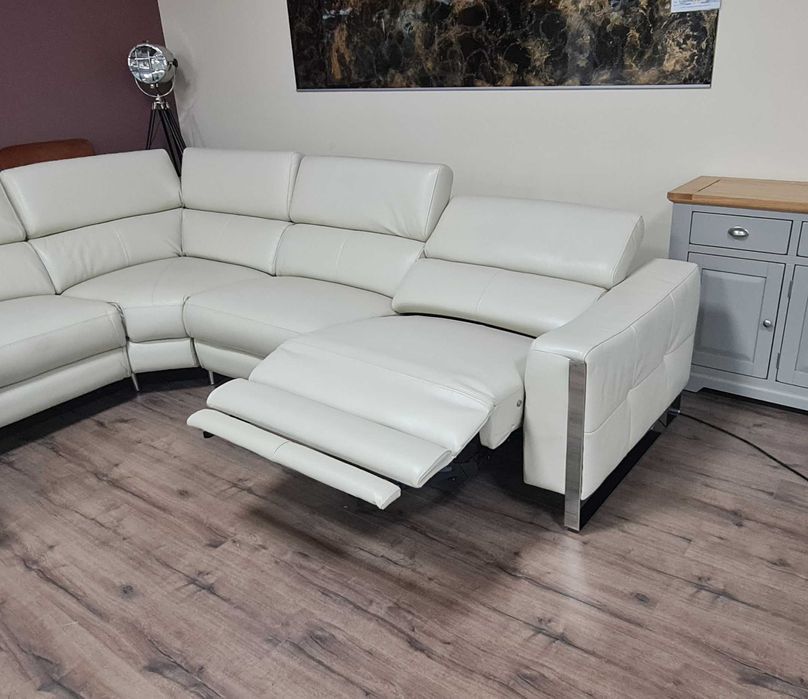 Дизайнерски кремав ъглов диван Torres с електрически релакс механизъм