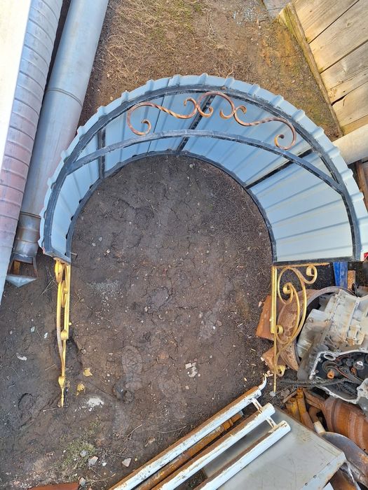 Продам козырек в хорошем состоянии