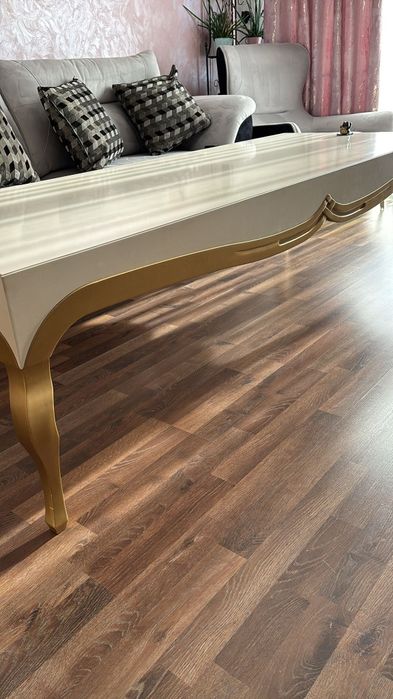 Vând masa fantezie  lemn