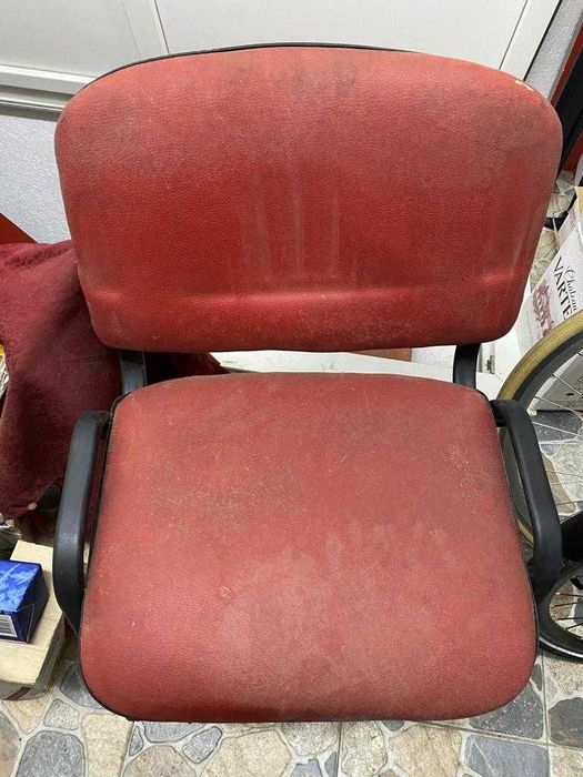 Scaun vizitator clasic si soldat birou Kinnarps