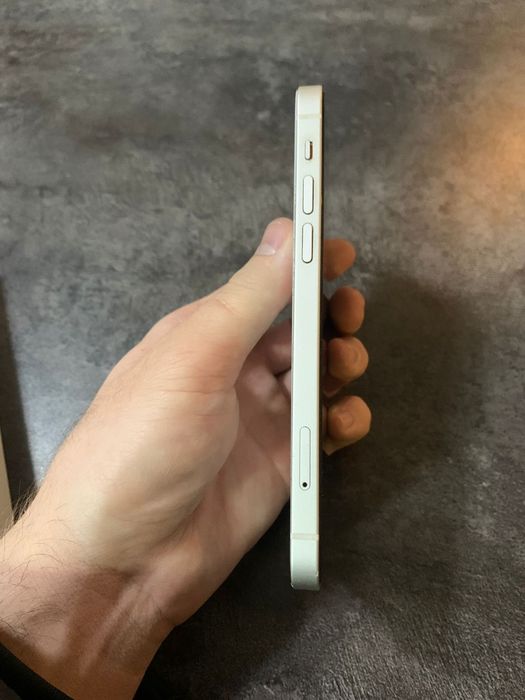 Айфон 12 в отличном состоянии