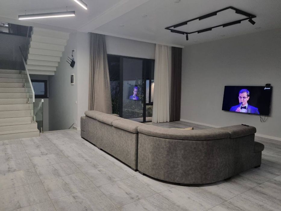 Евро дом под офис клинику  и т.д  3 уровня 650 м2