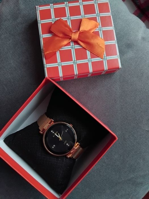 Часы  женские. 9 микрорайон