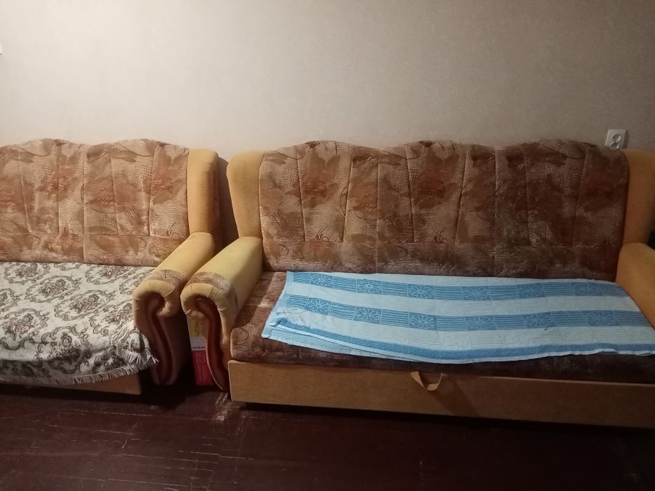 Продам два дивана и кровать