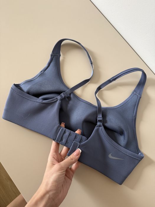 Чисто нов Спортен сутиен Nike