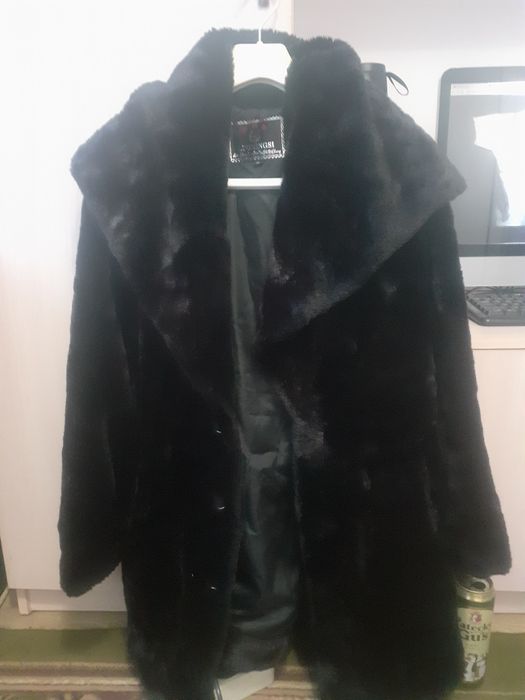 Продам две куртки и одну полушубку