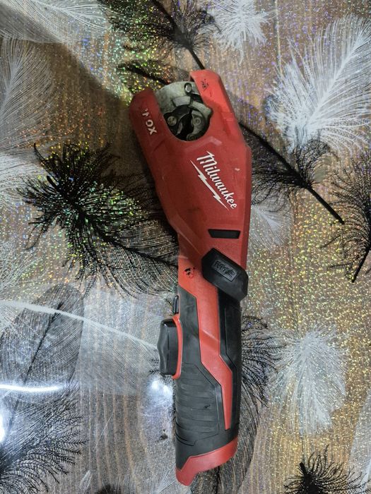Masina de taiat tevi Milwaukee M  12
