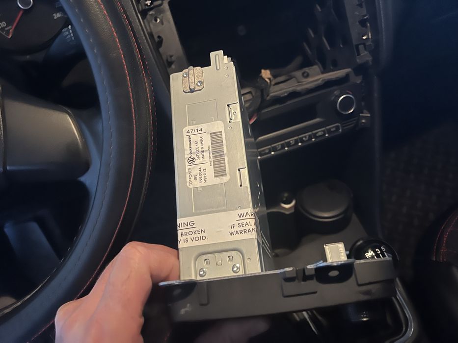 Продам магнитолу rcd 220