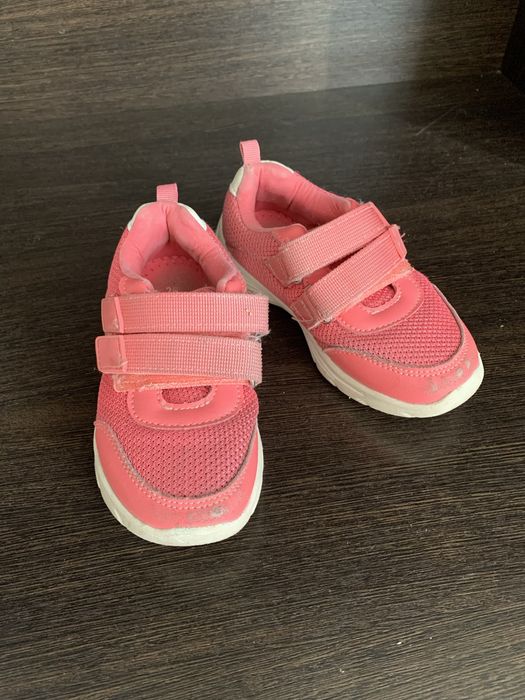 Кроссовки размер 26