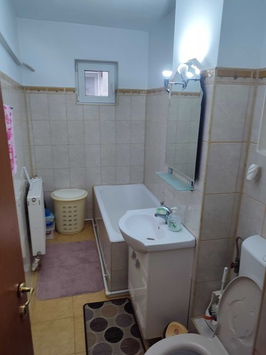 Apartament două camere decomandat zona Vidin