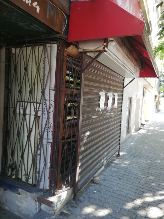 Inchiriez-vand spatiu comercia format din parter 28m2 si mansarda 40m2