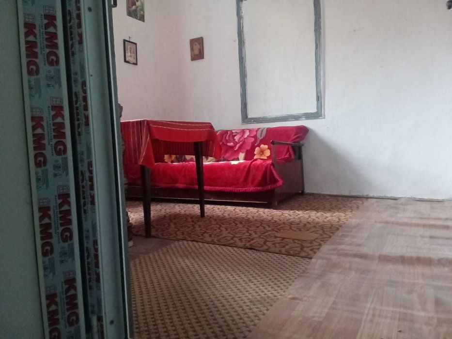 Casă la munte în Vizantea Mănăstirească – 2.000 mp teren, pârâu și pădure