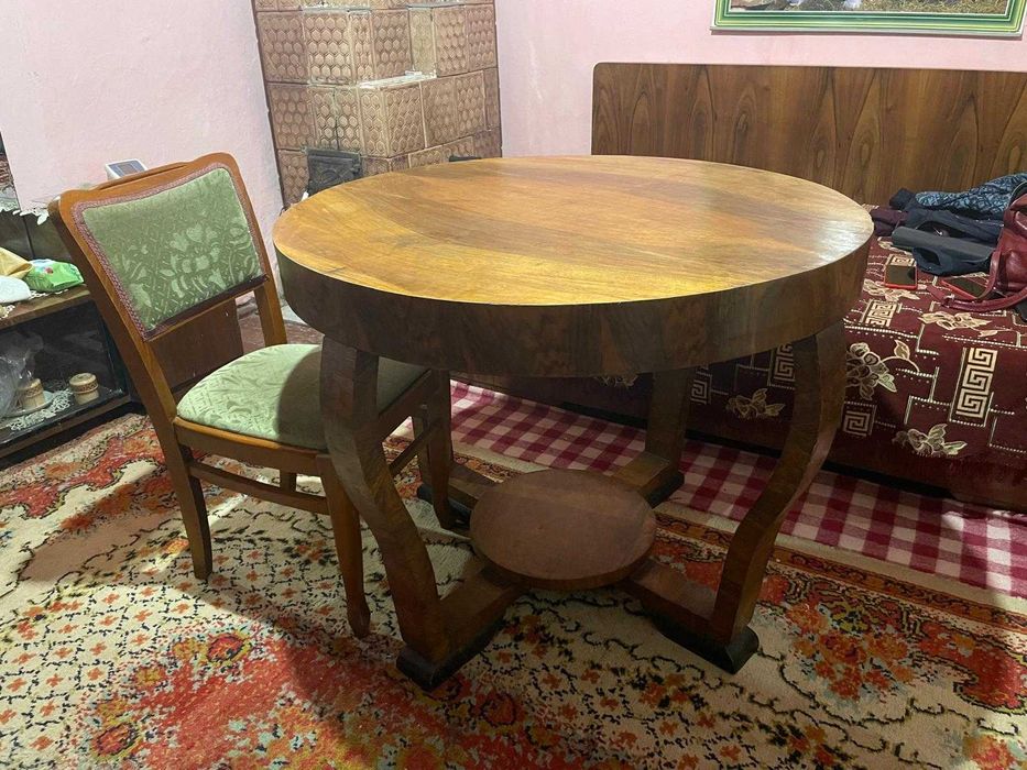 Mobilă vintage din lemn masiv