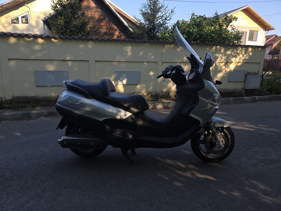 Vând maxiscuter piaggio x9 500