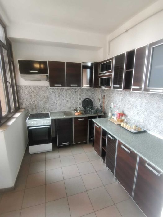 Apartament 4 camere zonă centrală, loc de parcare,  locație excelentă