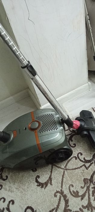 Продам пылесос .