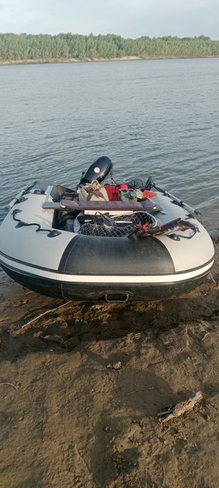 Лодка с  мотором