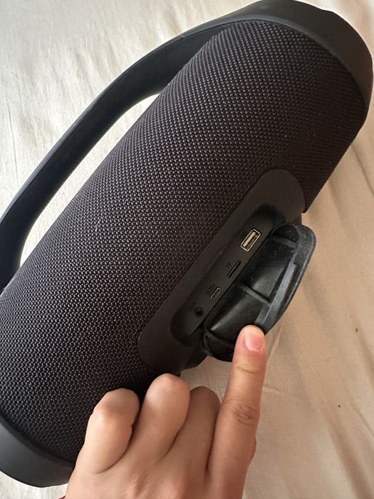 Jbl boombox.
