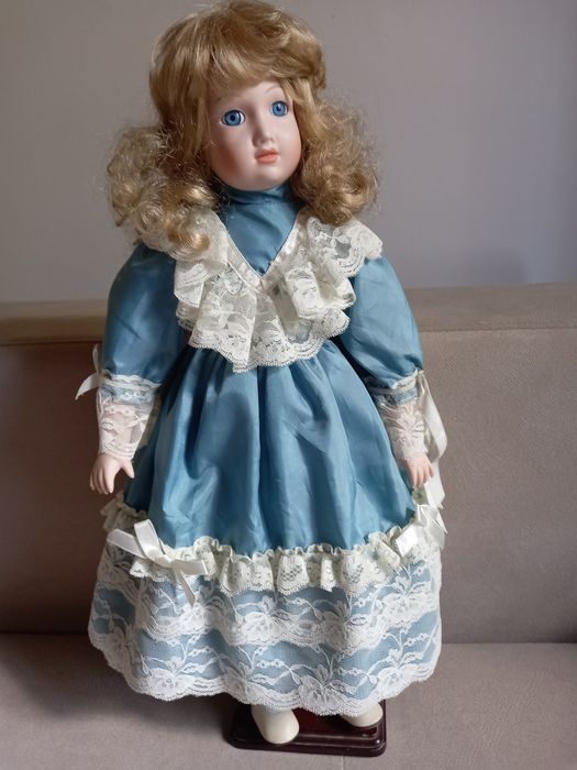 Порцеланова кукла .