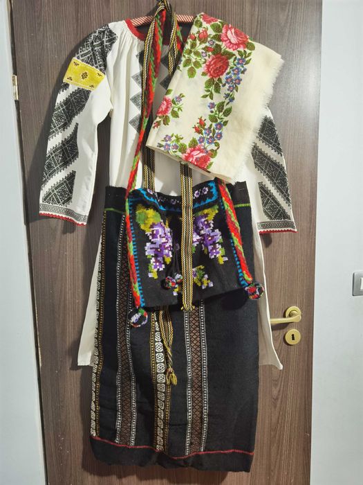 Costum popular autentic