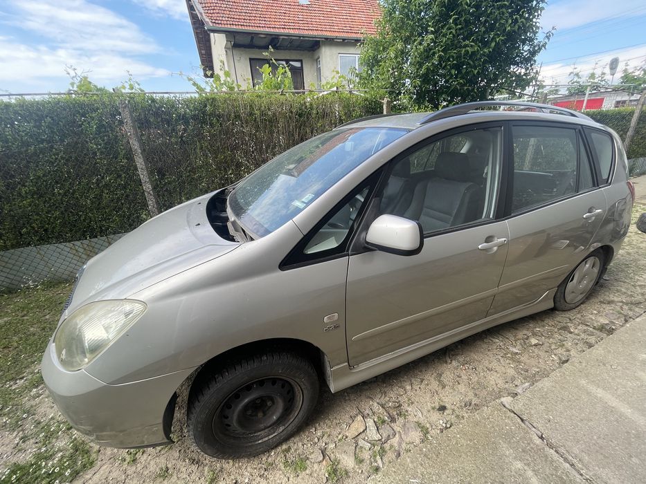 Toyota Corolla Verso 2.0 D-4D дизел за части