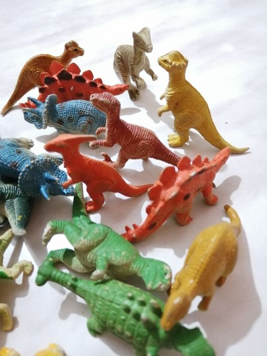 Динозавры игрушки