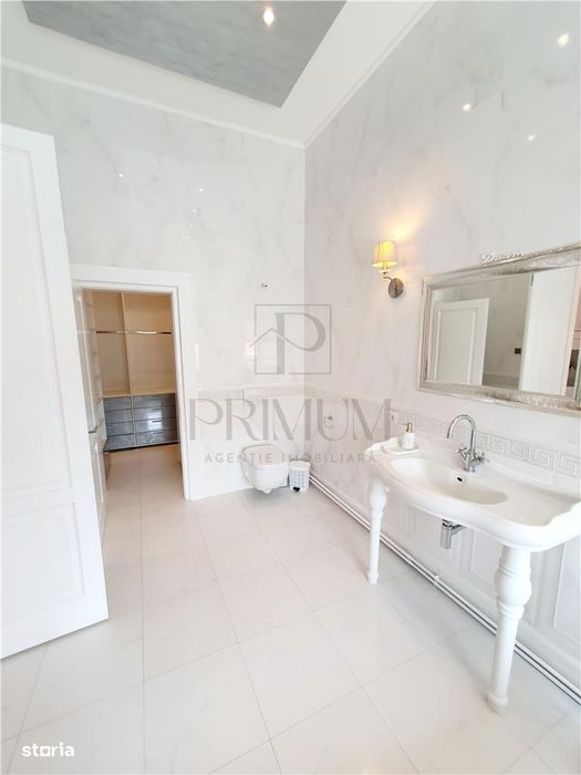 Neptun - 3 Camere - Spatioas - Inalt - Renovat - 2 Bai - Vila Istorica
