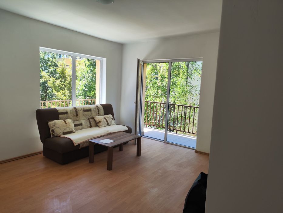 Închiriez apartament