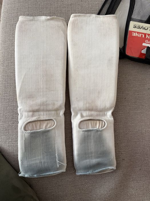 Ръкавици 10 oz и кори за кикбокс