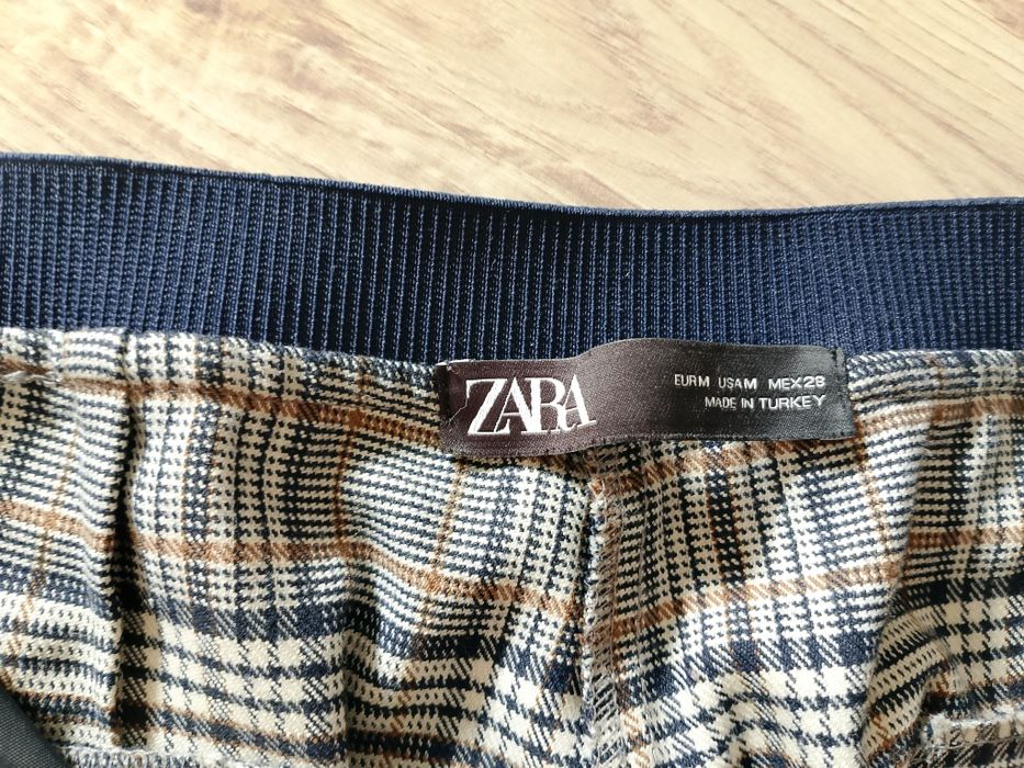 Pantaloni clasici Zara ca noi