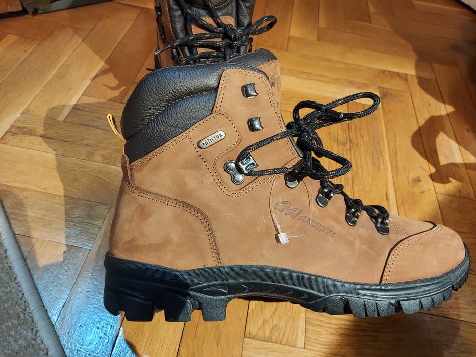 Туристически обувки 42