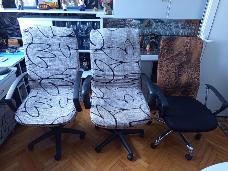 Продавам 3 бр. офис стола,