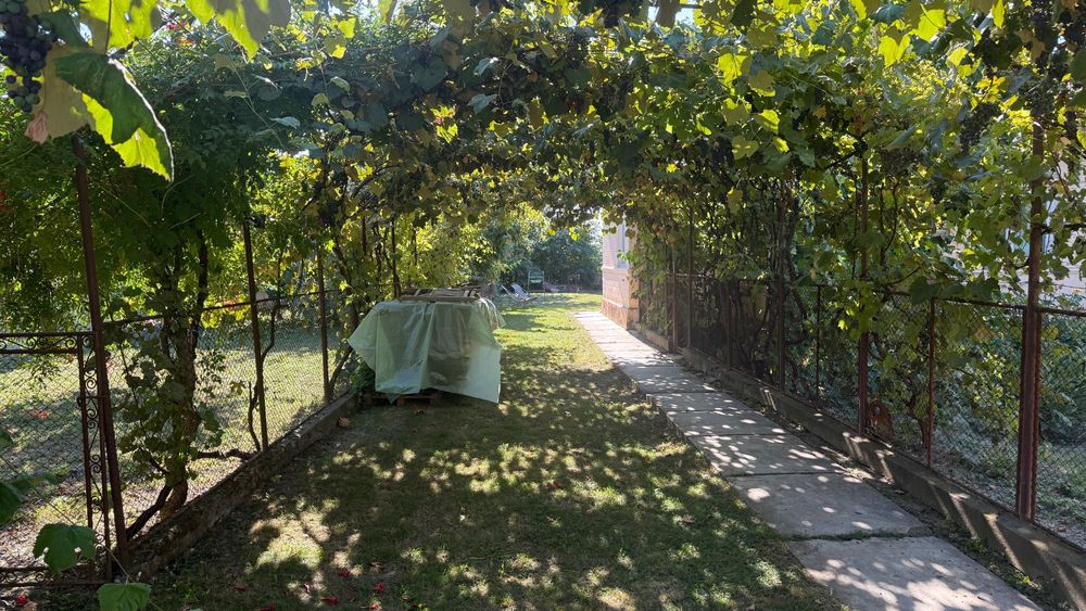 Casă 3 camere, Stăncești, 1600 mp, + teren adiacent disponibil