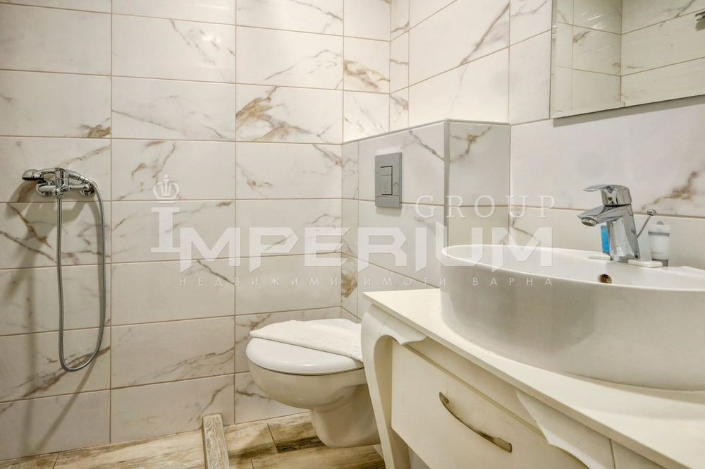 Дава се под наем Едностаен апартамент в Варна, Център - 30 кв.м за 408 € - Снимка #2