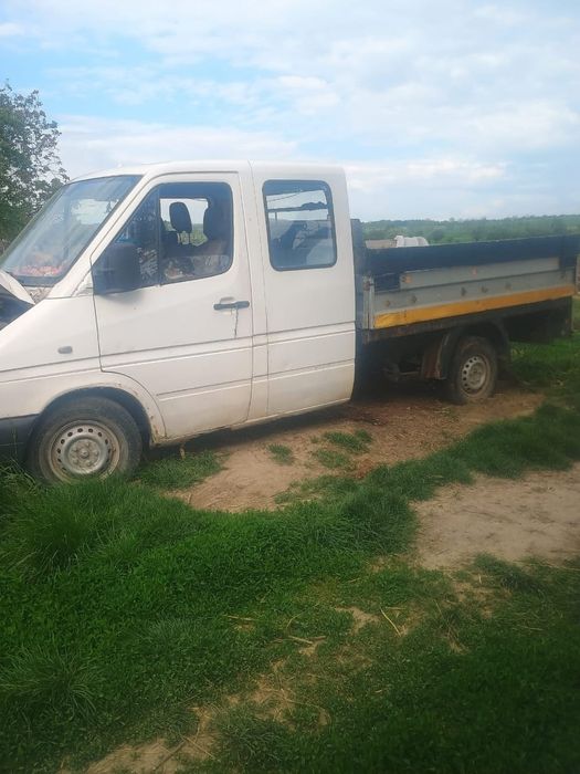 Vând doua mașini pentru dezmembrari

Detalii la telefon 0741971853