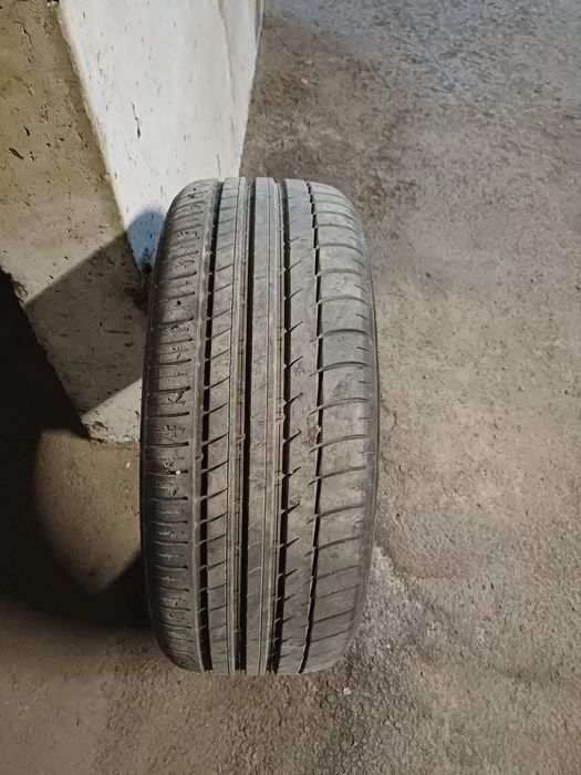 Комплект летних шин TRIANGLE 235/45/19