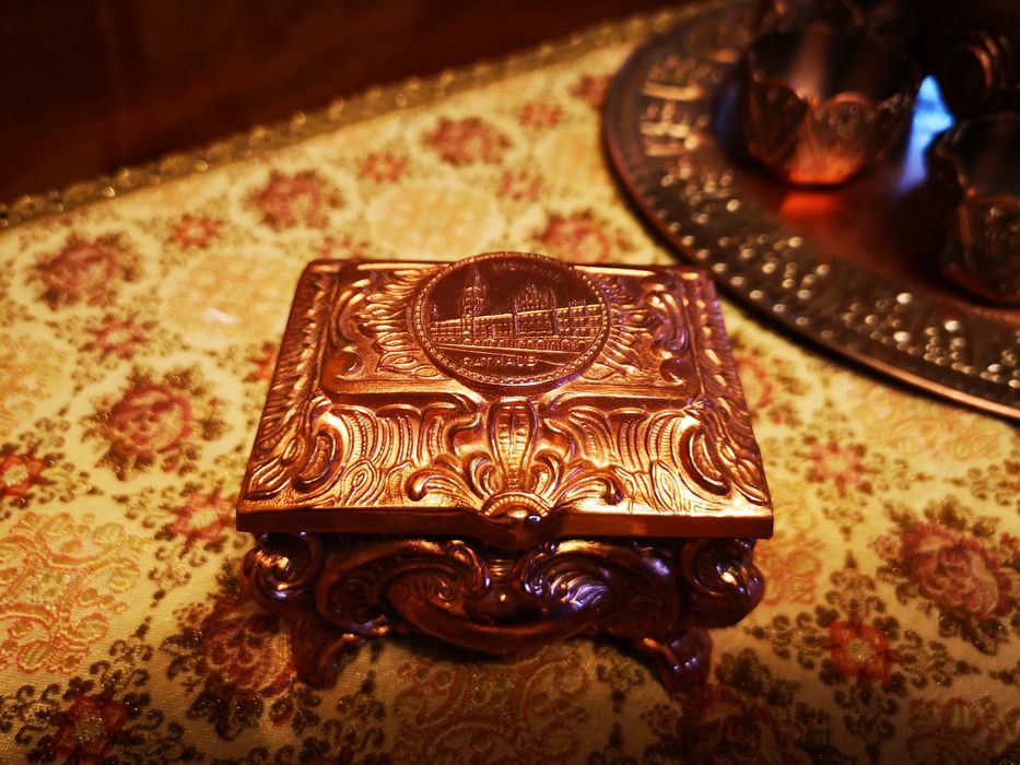 Vand cutie bijuterii din cupru model deosebit!!