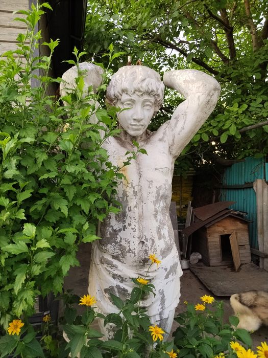 Продам скульптуру крокодила.