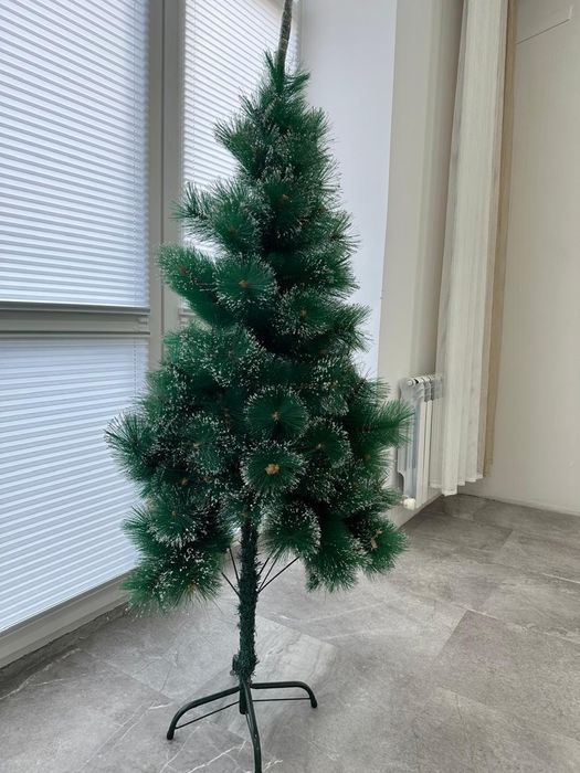 Продам ёлку искусственную.