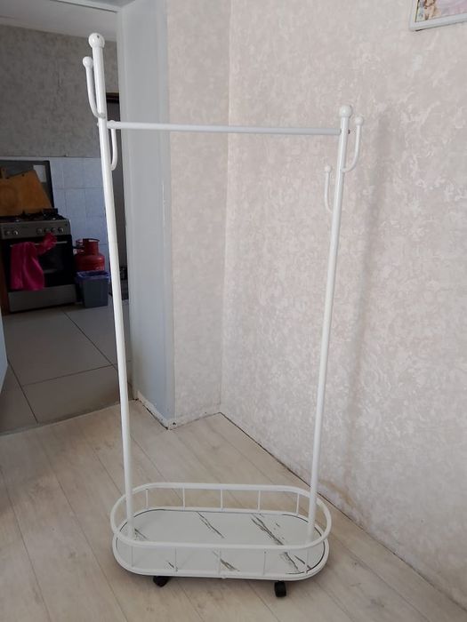 Напольная вешалка