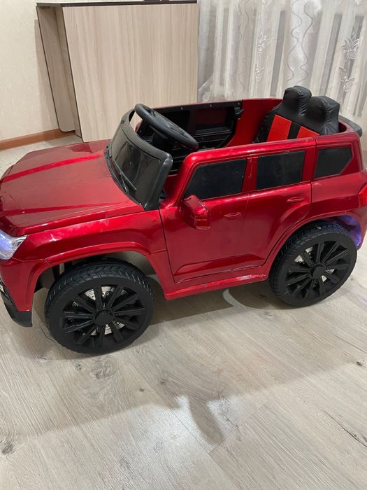 Продам машину игровую