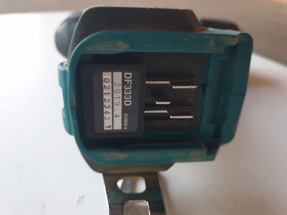 Autofiletanta Makita DF333D 10,8v cu Defect