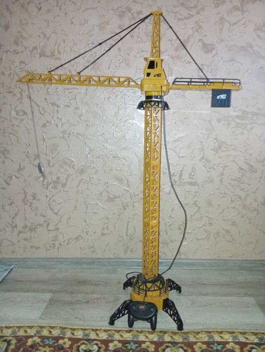 Детская игрушка подъемный кран