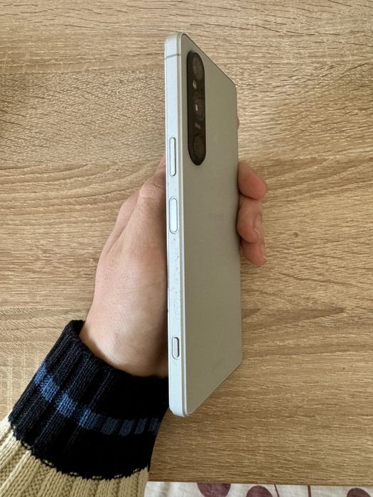 SONY Xperia 1 V, Зарядно, 2 калъфа и протектори