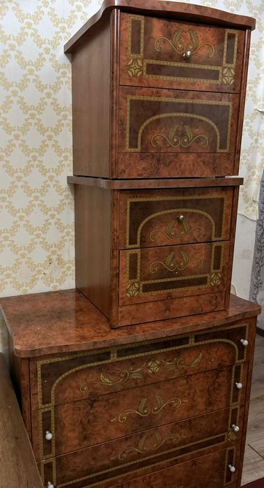 Продается шкаф комод тумбочки срочно